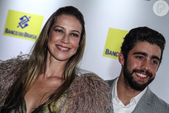 Luana Piovani e o marido, Pedro Scooby, estiveram juntos no Prêmio da Música Brasileira, no Rio de Janeiro