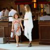Ana Furtado e a filha, Isabella, mostraram elegância ao passear em um shopping, na tarde desta sexta-feira, 24 de junho de 2016