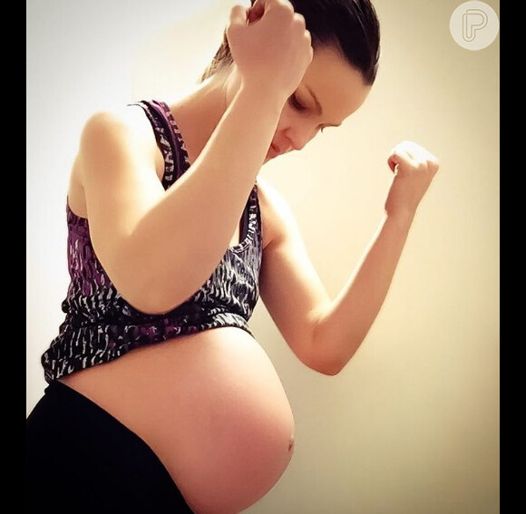 Carolina Kasting anunciou a segunda gravidez enquanto gravava a novela 'Além do Tempo'