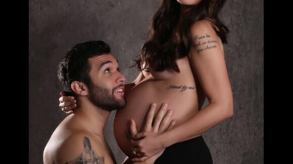 Jonathan Costa mostra foto com Antônia Fontenelle grávida de 8 meses de topless