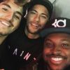Neymar está aproveitando muito as férias de meio de lado. Nesta semana, foi a um bar de São Paulo com Gabriel Medina e Thiaguinho