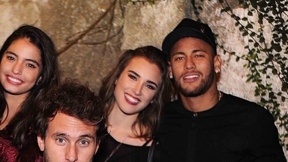 Neymar posa ao lado de Marcela Fetter, atriz de 'Malhação', em festa. Fotos!
