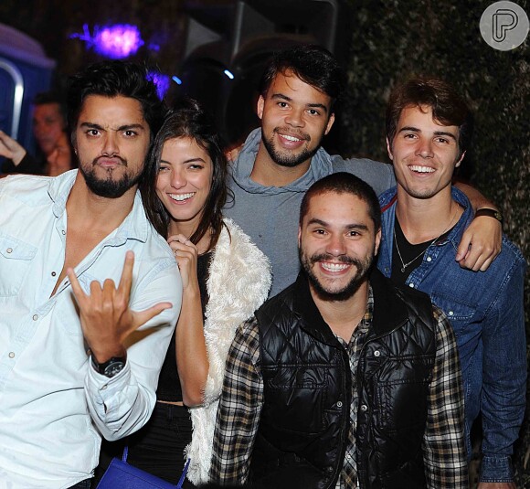 Rodrigo Simas e amigos foram à festa Carrapeta, no Alto da Boa Vista, no Rio de Janeiro, na madrugada deste domingo, 26 de junho de 2016