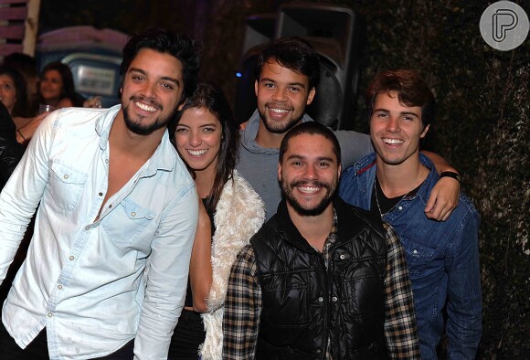 Rodrigo Simas e amigos foram à festa Carrapeta, no Alto da Boa Vista, no Rio de Janeiro, na madrugada deste domingo, 26 de junho de 2016