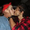 Rayanne Morais trocou beijos com o namorado, Douglas Sampaio, na festa junina realizada no Recreio dos Bandeirantes, Zona Oeste do Rio de Janeiro