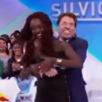 Silvio Santos brinca de agarrar participante na TV: 'Quer se esfregar!'