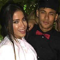 Anitta chega a festa de Neymar pelos fundos e os dois somem ao mesmo tempo
