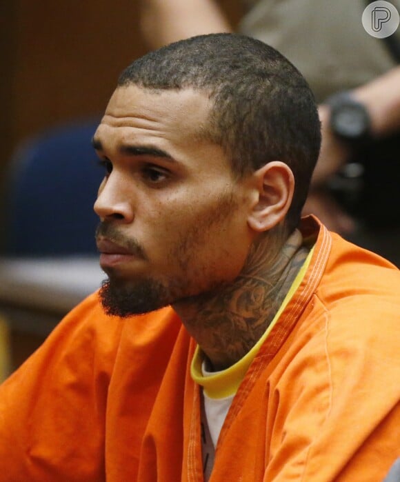 Chris Brown chegou a ser preso em 2009, após agredir Rihanna