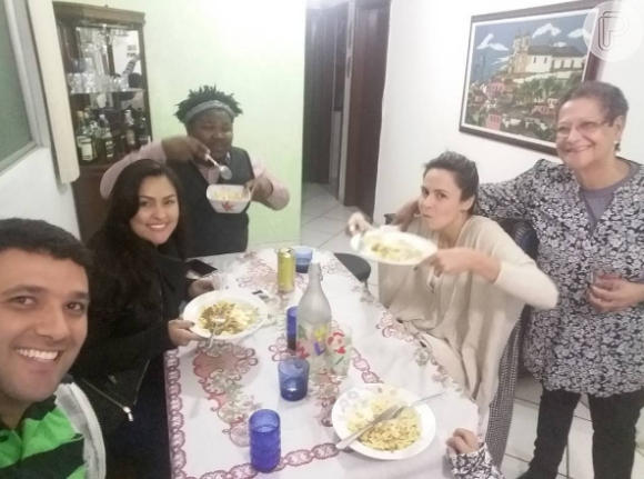 Ana Paula Renault jantou na casa da ex-BBB Geralda, na segunda-feira, 27 de junho de 2016