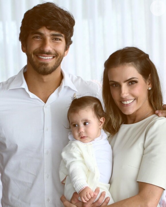 Deborah Secco e Hugo Moura são pais da pequena Maria Flor, de seis meses