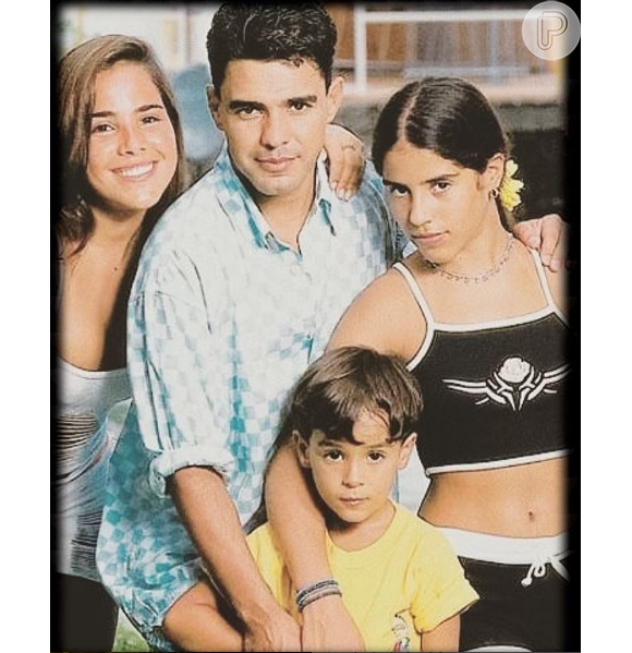 Sertanejo publicou uma imagem ao lado da ex-mulher e dos filhos em seu Instagram, na madrugada desta quinta-feira, 30 de junho de 2016