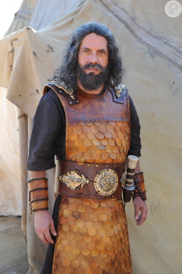 Paltiel (Lino Corrêa) lidera a tribo Issacar e é fiel a Josué (Sidney Sampaio), na novela 'A Terra Prometida'