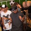 Neymar curtiu festa no Rio de Janeiro cercado de amigos