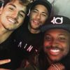 Neymar também se divertiu ao lado de amigos famosos, como Gabriel Medina e Thiaguinho