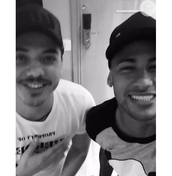 Neymar publicou um vídeo cantando com Safadão a música 'Novinha Vai no Chão'