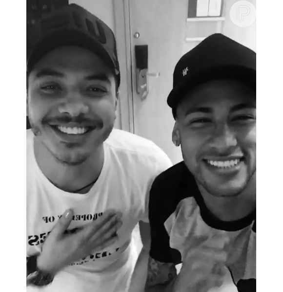Neymar soltou a voz com Wesley Safadão em vídeo publicado nesta sexta-feira, 1 de julho de 2016