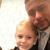 Neymar vestiu o filho, Davi Lucca, de 4 anos, de smoking, para ir ao casamento de um amigo, em junho de 2016