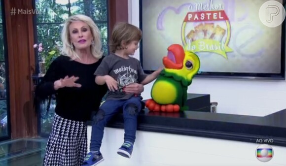 Bento, de 4 anos, neto de Ana Maria Braga brincou com o Louro José durante o 'Mais Você'