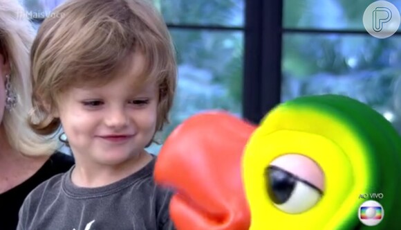Bento, de 4 anos, neto de Ana Maria Braga brincou com o Louro José