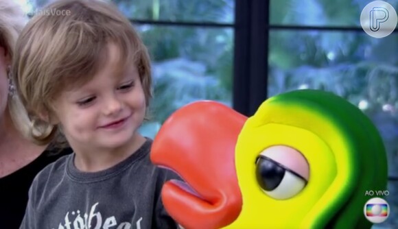 Bento, de 4 anos, neto de Ana Maria Braga brincou com o Louro José durante o 'Mais Você'