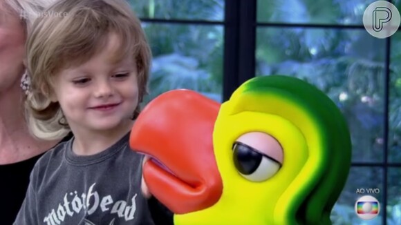 Bento, de 4 anos, neto de Ana Maria Braga brincou com o Louro José durante o 'Mais Você'