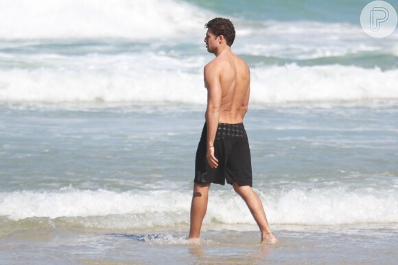 Cauã Reymond esteve na praia da Joatinga, Zona Sul do Rio, na última segunda-feira, 4 de julho de 2016