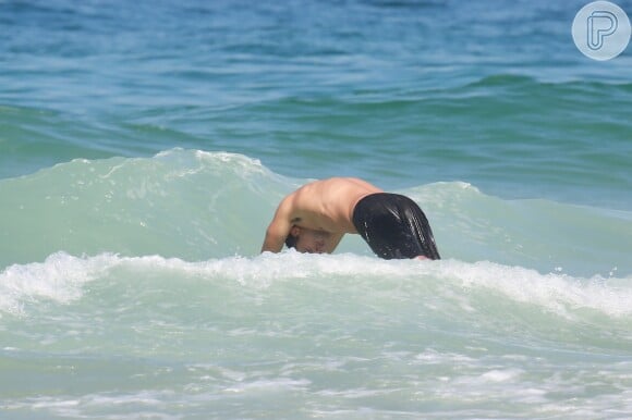 Cauã Reymond esteve na praia da Joatinga, Zona Sul do Rio, na última segunda-feira, 4 de julho de 2016