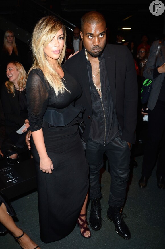 Amigos de Kim Kardashian estão aconselhando a socialite a pensar duas vezes antes de subir ao altar com seu noivo, Kanye West