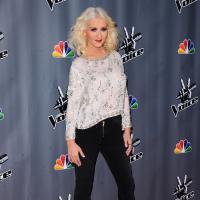 Christina Aguilera impressiona com silhueta magra em festa do 'The Voice'