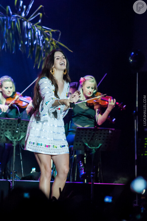 Lana Del Rey se divertiu e interagiu com os fãs durante o show em Belo Horizonte
