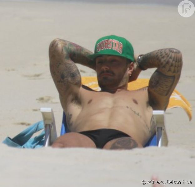 Felipe Titto Curte Folga De Amor A Vida Em Dia De Praia Com A Mulher Purepeople