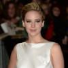 A atriz Jennifer Lawrence chamou a atenção pelo look impecável na première de 'Jogos Vorazes: Em Chamas', nesta segunda-feira (11), em Londres