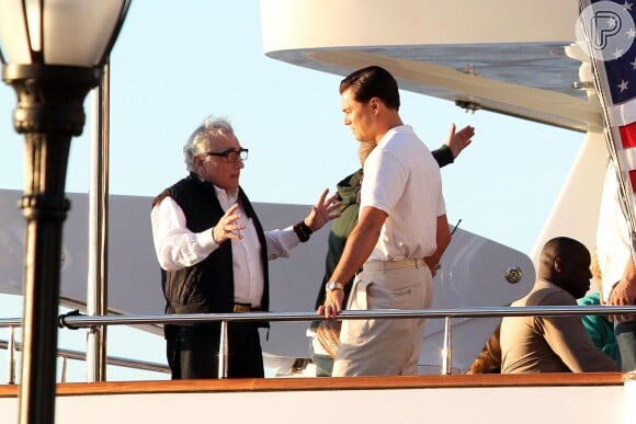 Uma das cenas do novo filme de Scorsese é em um barco. Ele dirige o protagonista Leonardo DiCaprio no set