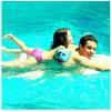 Jayme Matarazzo divulgou em seu Instagram uma foto nadando com sua irmã caçula, Maysa, de 3 anos