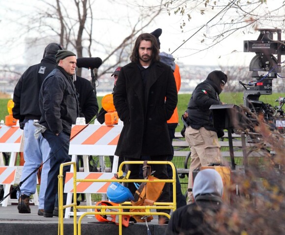 Colin Farrell no set de 'Winter's tale' junto à equipe de filmagem