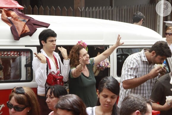 Na terça-feira, 19 de novembro de 2013, Mateus Solano e Elizabeth Savalla gravam no Recreio dos Bandeirantes no Rio de Janiero, uma cena de 'Amor à Vida'