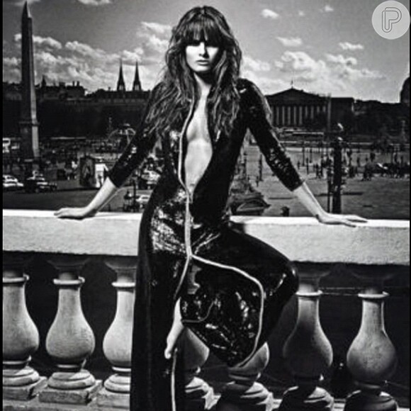 Isabeli Fontana posa para a 'Vogue' francesa e posta foto no Instagram, em 25 de dezembro de 2012