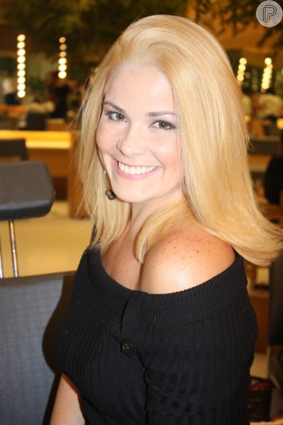 Samara Felippo pintou os cabelos de loiro para viver Marilyn Monroe, em 'Orgullhosa demais, Frágil demais', que estreia dia 13 de dezembro de 2013, no Rio de Janeiro