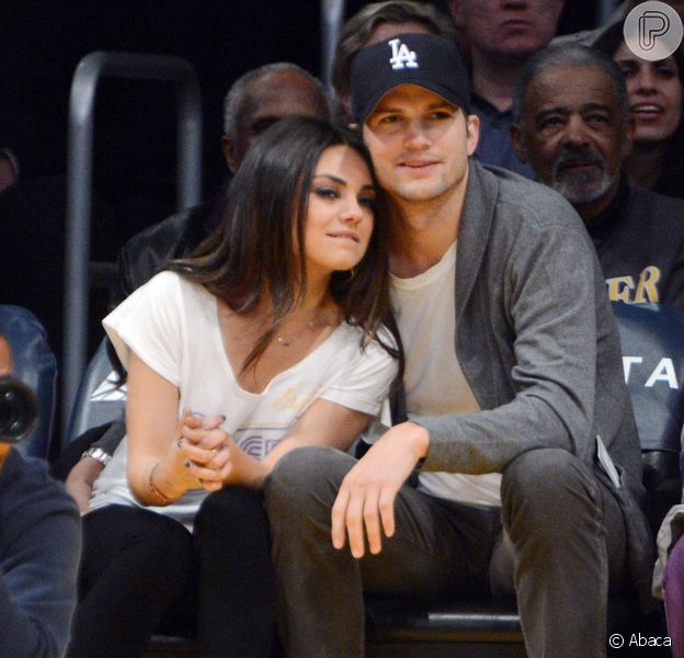 Mila Kunis Esta Gravida De Ashton Kutcher E Evita Exibir Barriguinha Diz Site Purepeople Mila Kunis Esta Gravida De Ashton Kutcher E Evita Exibir Barriguinha Diz Site Purepeople