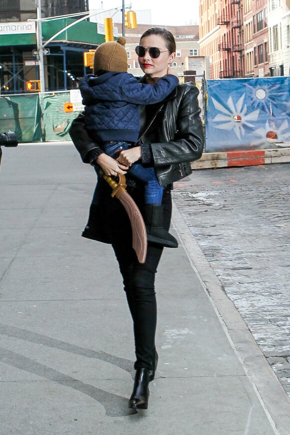 Miranda Kerr foi casada com Orlando Bloom por seis anos e tem um filho com o ator, Flynn, de 1 ano. Eles se separaram em outubro de 2013. Atualmente, ela namora o magnata James Packer