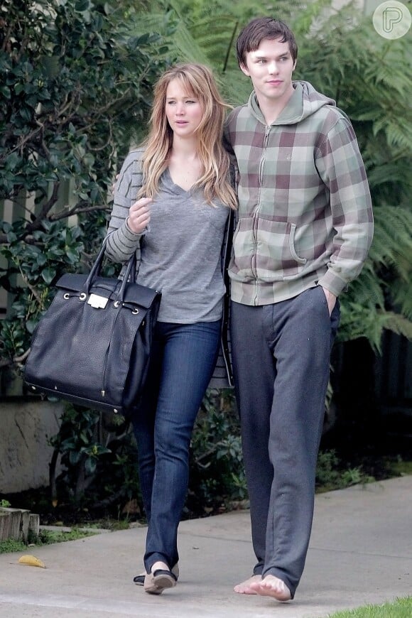 O ator britânico Nicholas Hoult namora Jennifer Lawrence, sua parceira no filme 'X-Men : Days of Future Past'