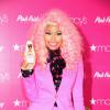 Sua linha de perfumes chamada Pink Friday é uma fragrância criada com a companhia Give Back Brands