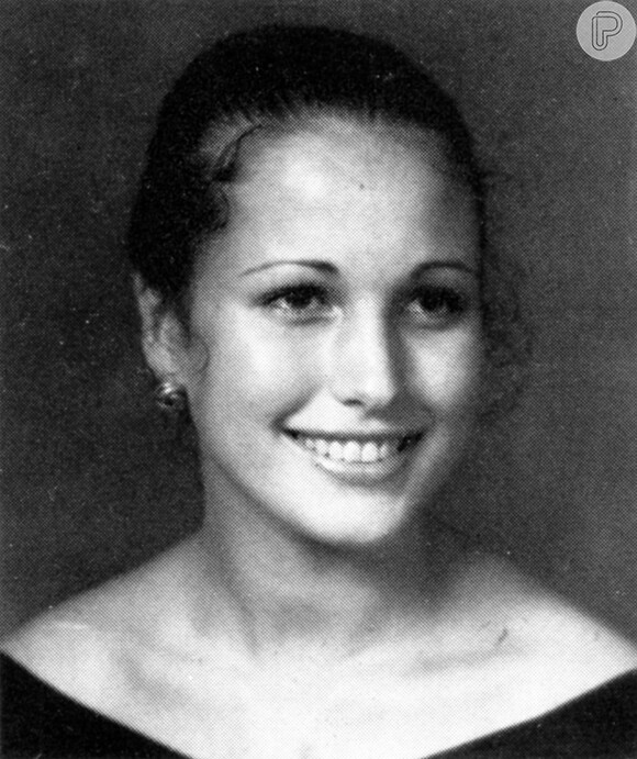 Andie McDowell aparece no Yearbook de 1976 da Gaffney High School, em Gaffney, em South Carolina