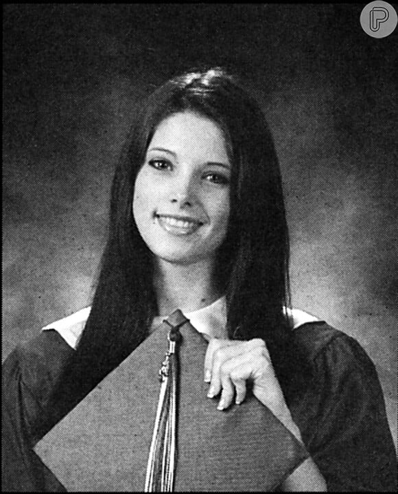 Ashley Greene aparece no Yearbook de 2005 da Wolfson High School National Honor Society Graduate, em Jacksonville, na Flórida