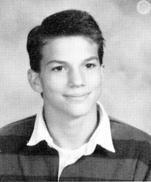 Ashton Kutcher aparece no Yearbook de 1994 da Clear Creek-Amana High School, em Tiffin, em Iowa