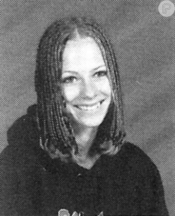 Avril Lavigne aparece no Yearbook de 2001 da Napanee District Secondary School, no Canadá