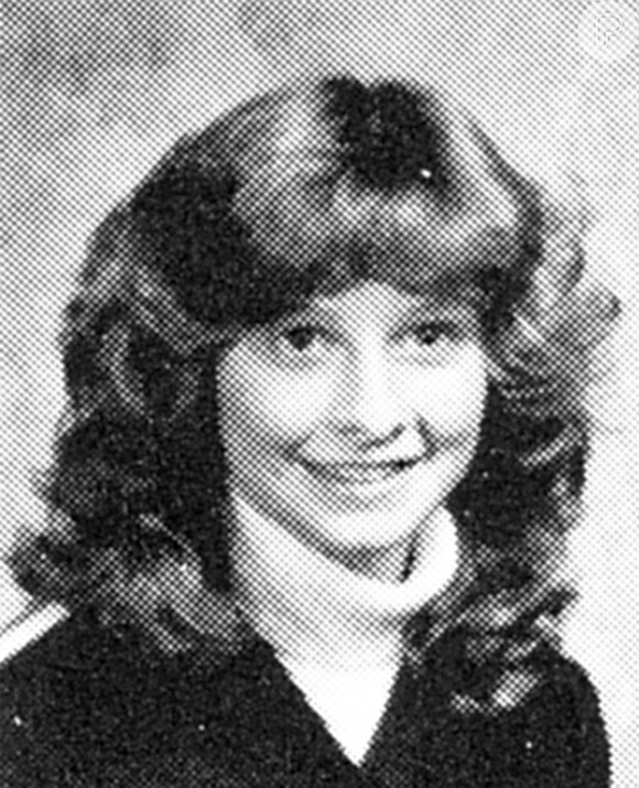 Calista Flockhart aparece no Yearbook de 1982 da Shawnee High School