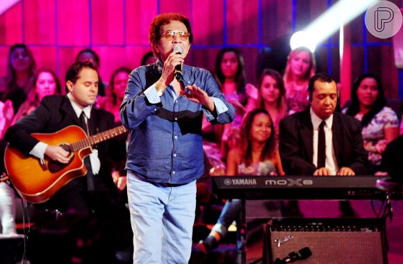 O cantor Reginaldo Rossi foi diagnosticado com câncer de pulmão e começou a quimioterapia nesta quarta-feira, 11 de dezembro de 2013