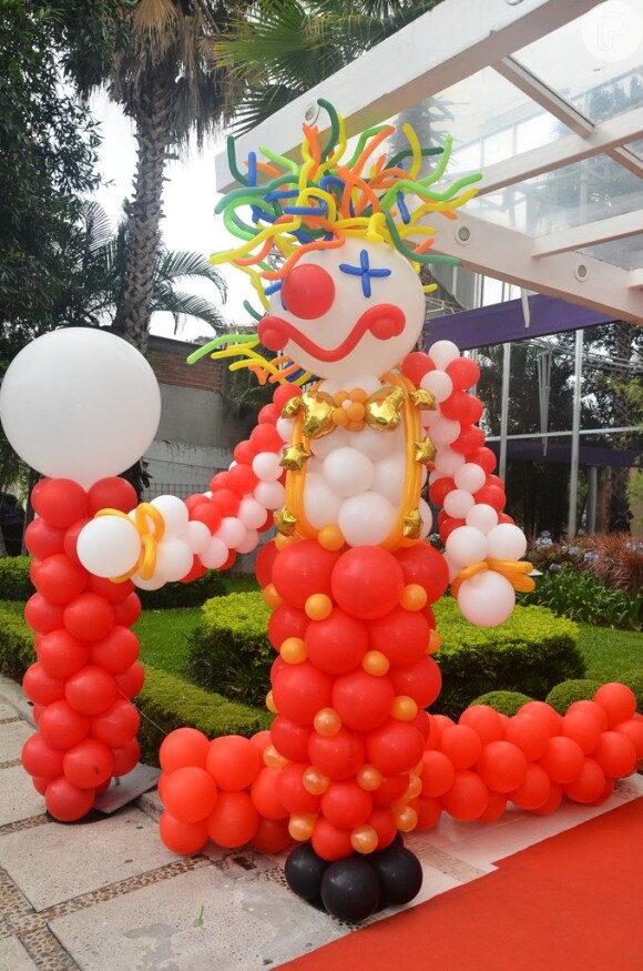 O local foi decorado com muitos balões, em 11 de dezembro de 2013