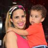 Wanessa posa com o filho aniversariante, José Marcus, em um buffet infantil, nesta quarta-feira, 11 de dezembro de 2013, em São Paulo